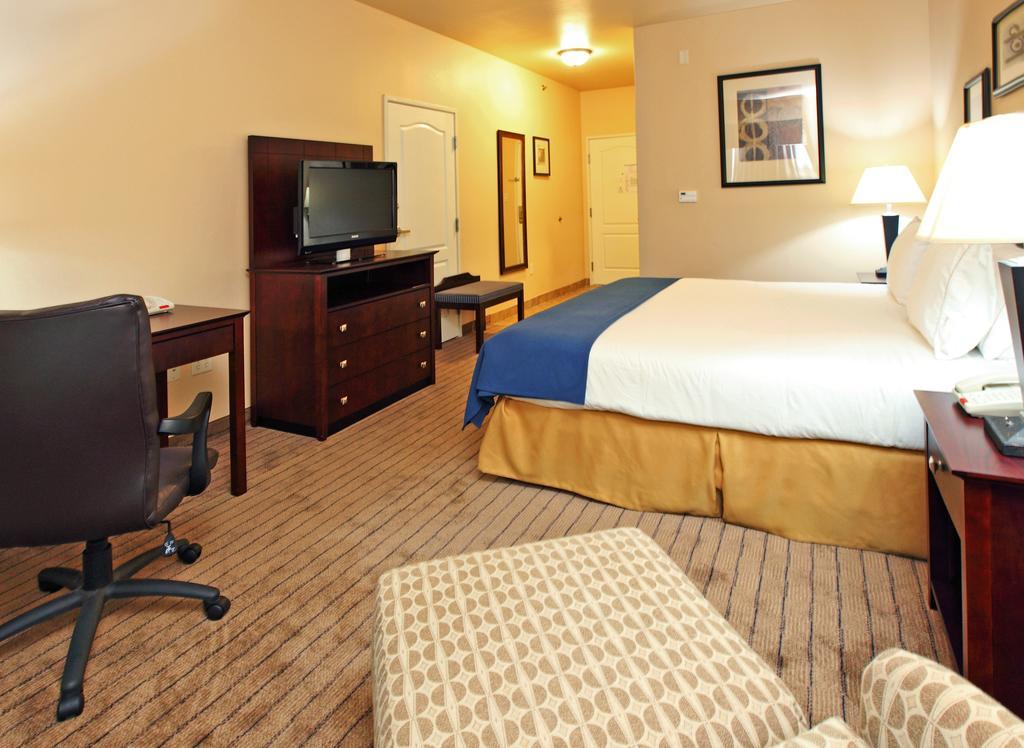 Holiday Inn Express Hotel & Suites Marshall By Ihg חדר תמונה