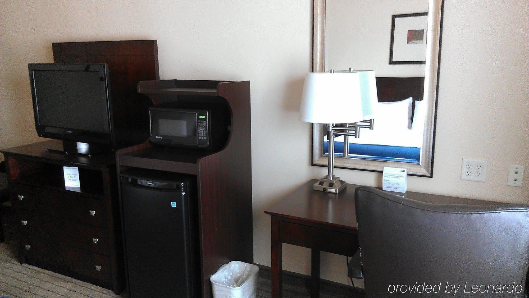 Holiday Inn Express Hotel & Suites Marshall By Ihg מראה חיצוני תמונה